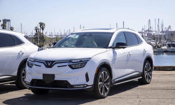 Cho thuê xe điện Vinfast VF8